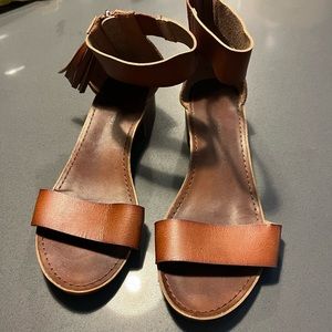Women’s Tassel Sandals. Size 9.5
